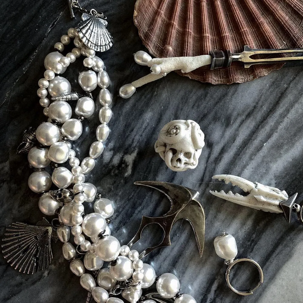 Baroque pearl earring - large