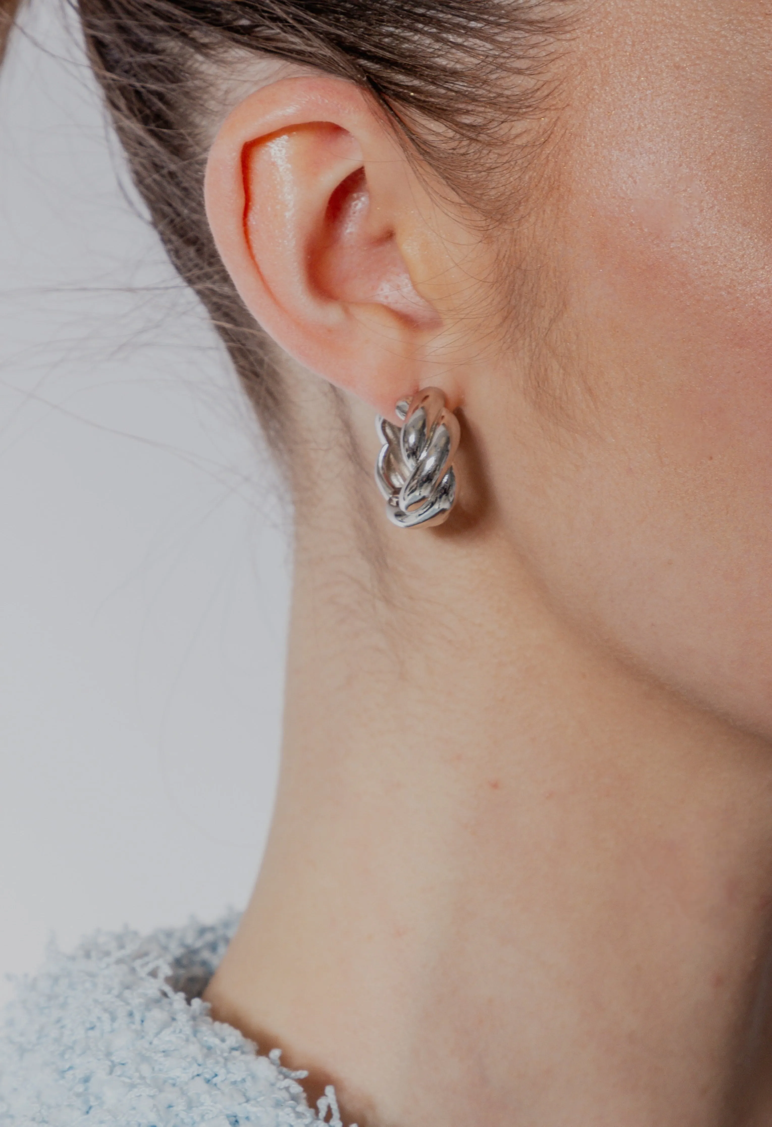 Braided hoop in silver