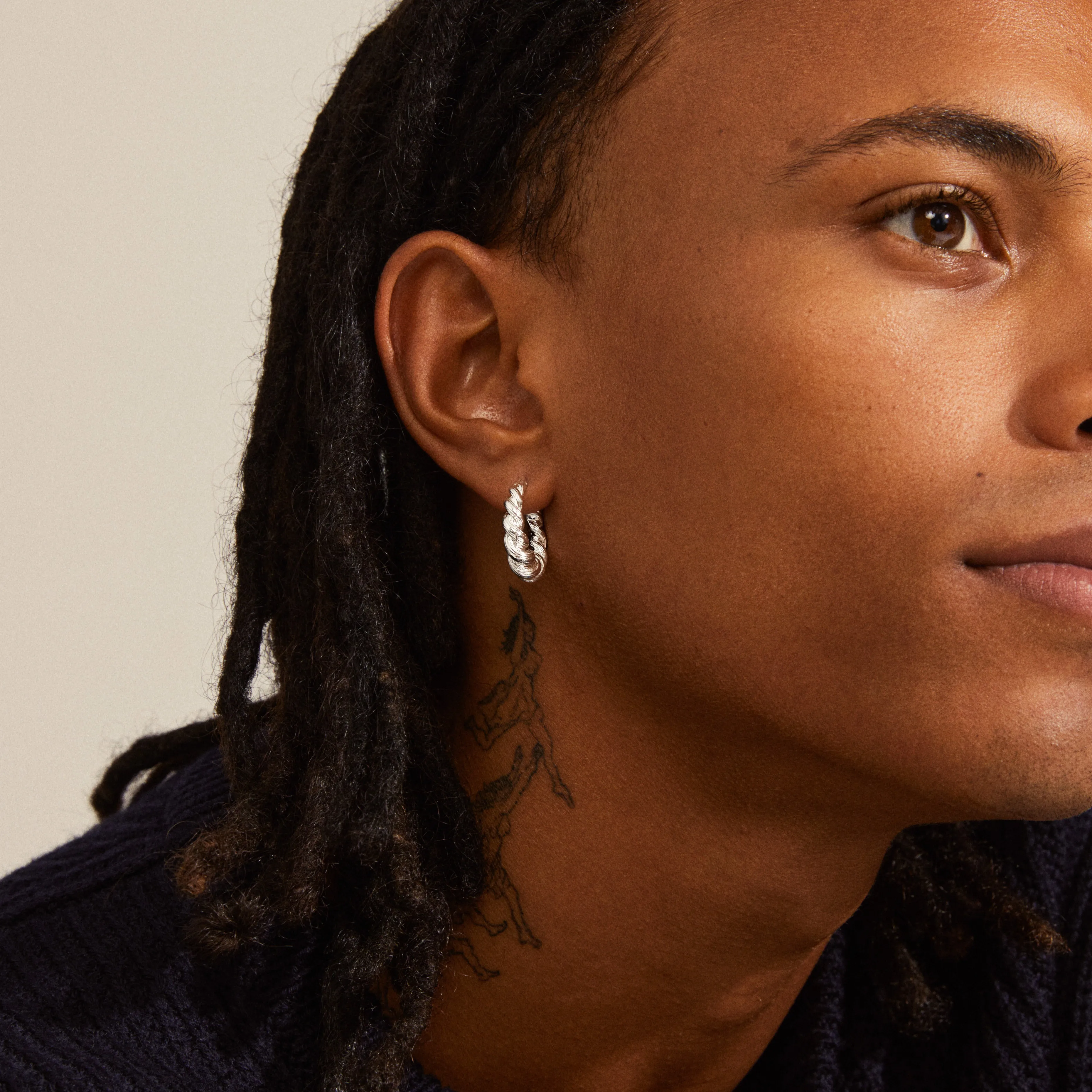 EILEEN twirl hoop earrings silver-plated