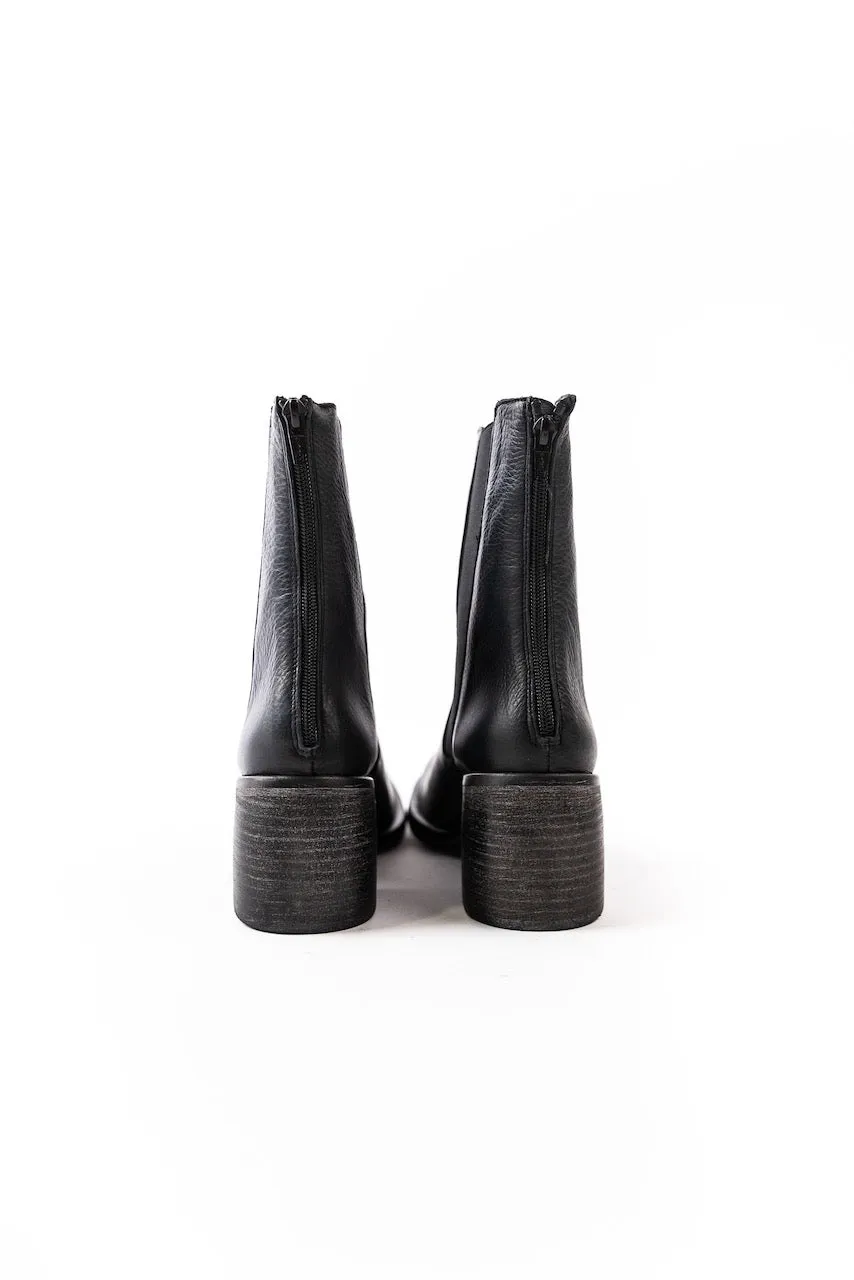Free People: Essential Chelsea Boots