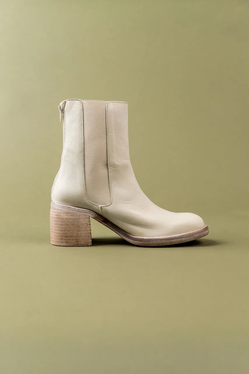 Free People: Essential Chelsea Boots