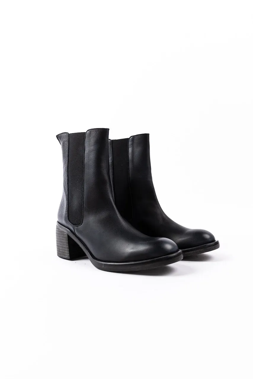 Free People: Essential Chelsea Boots