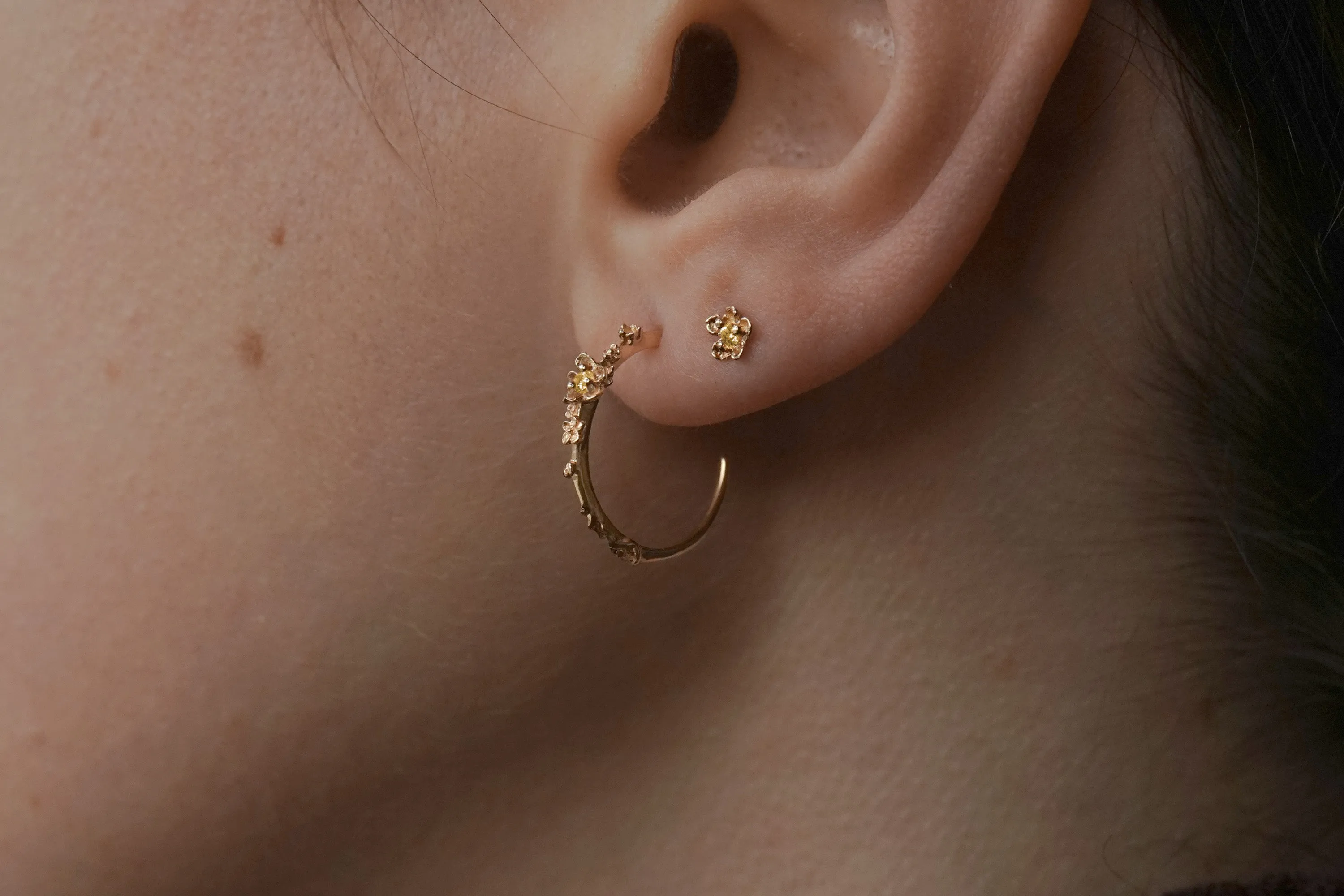 Large Buttercup Hoop with Alternate Stone