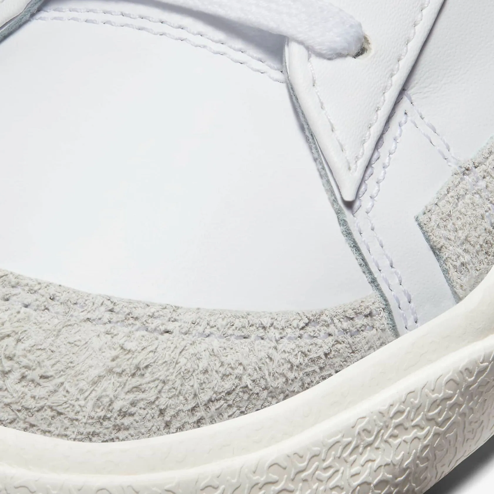 Men's Nike Blazer Low '77 Vintage (White/Sail/Black)(DA6364-101)