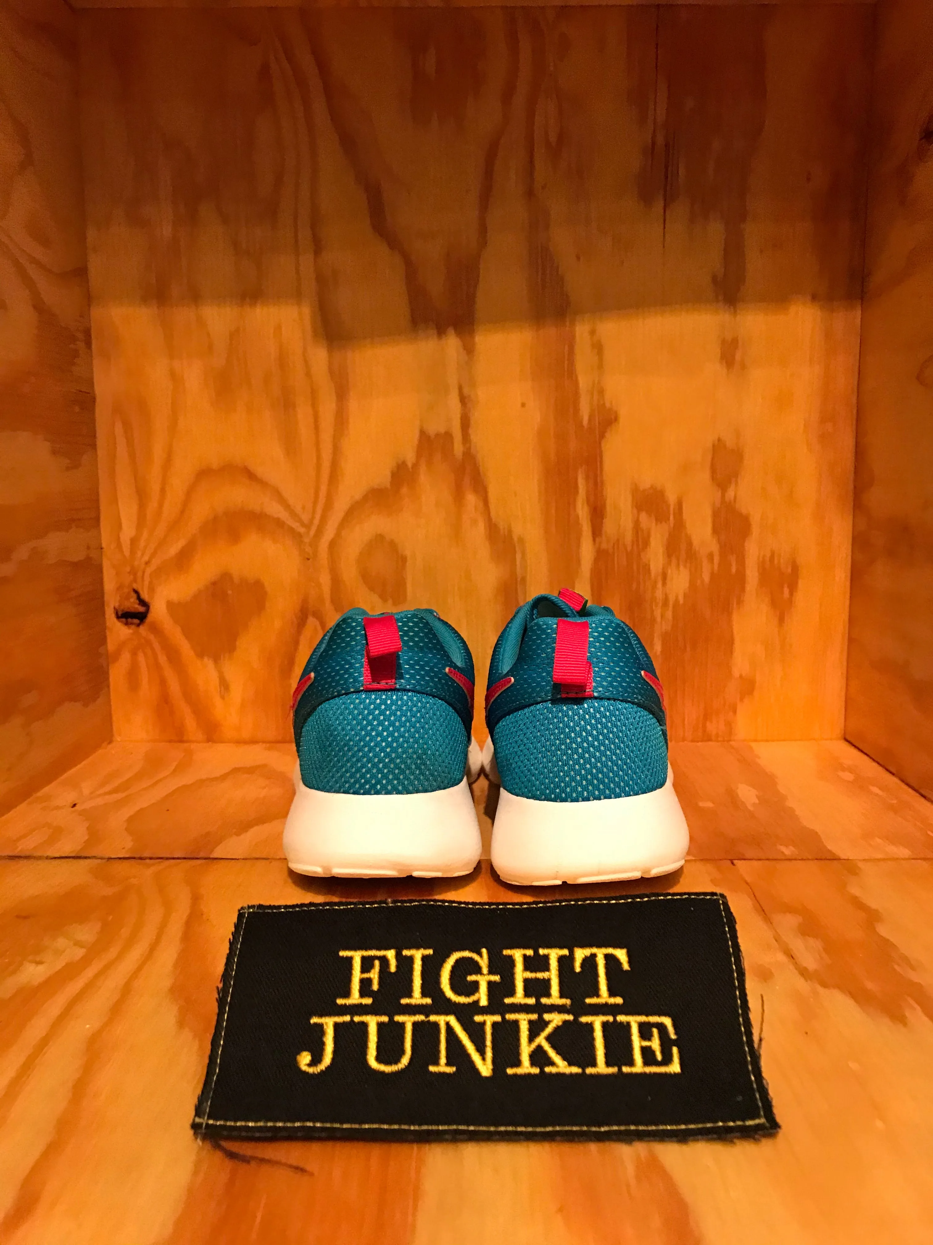 NIKE ROSHERUN Youth Size 5.5 Running Athletic Shoes Sneakers