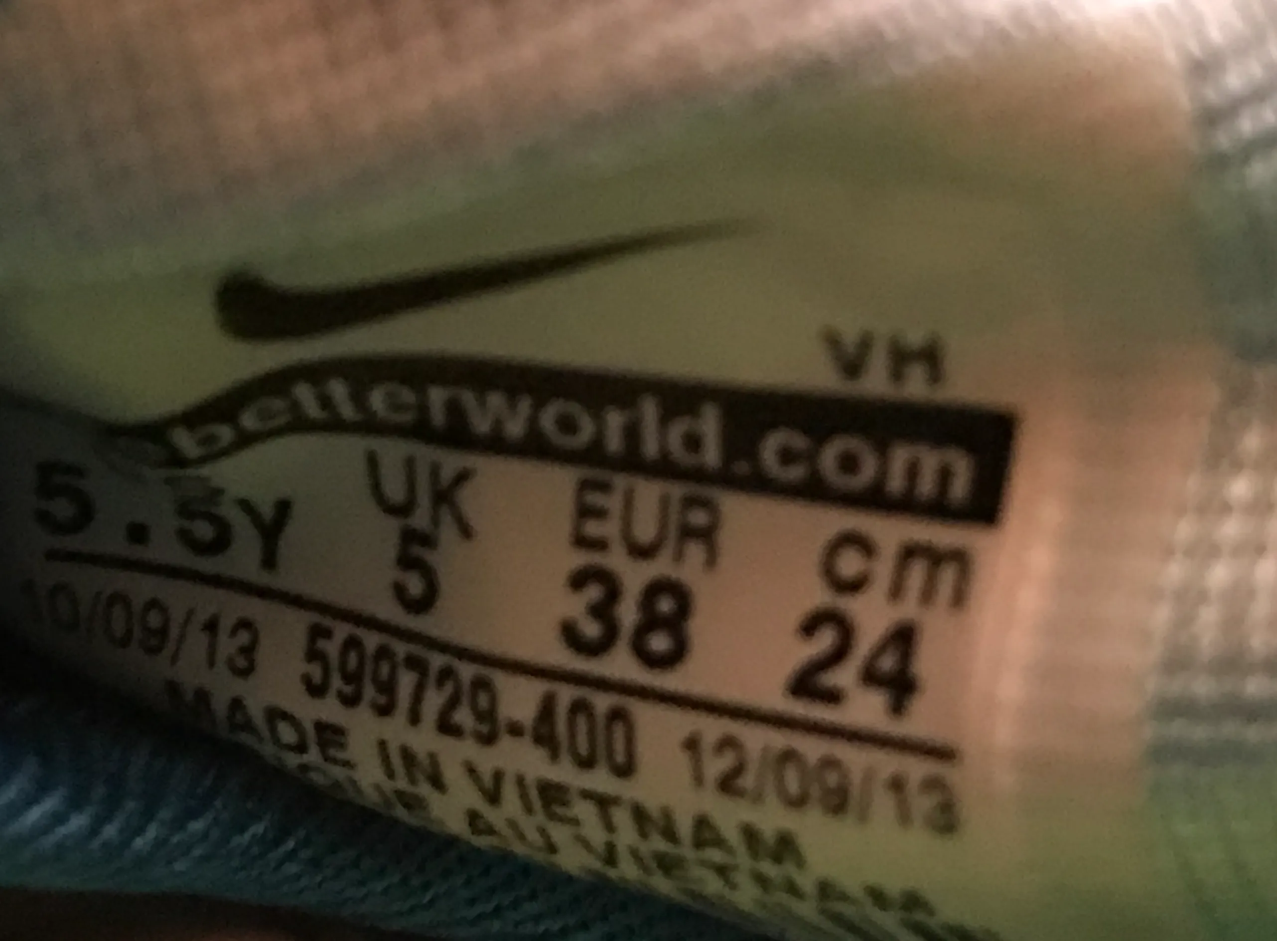 NIKE ROSHERUN Youth Size 5.5 Running Athletic Shoes Sneakers