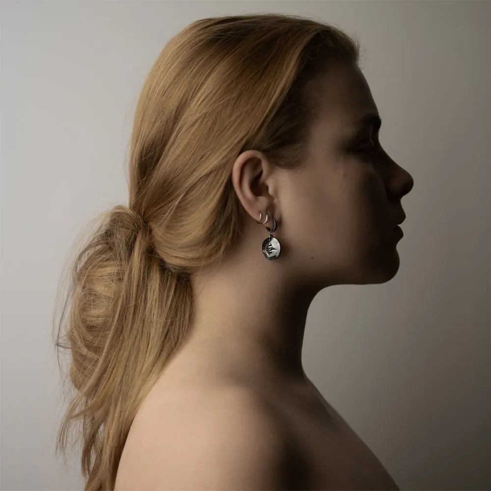 Oculus earring