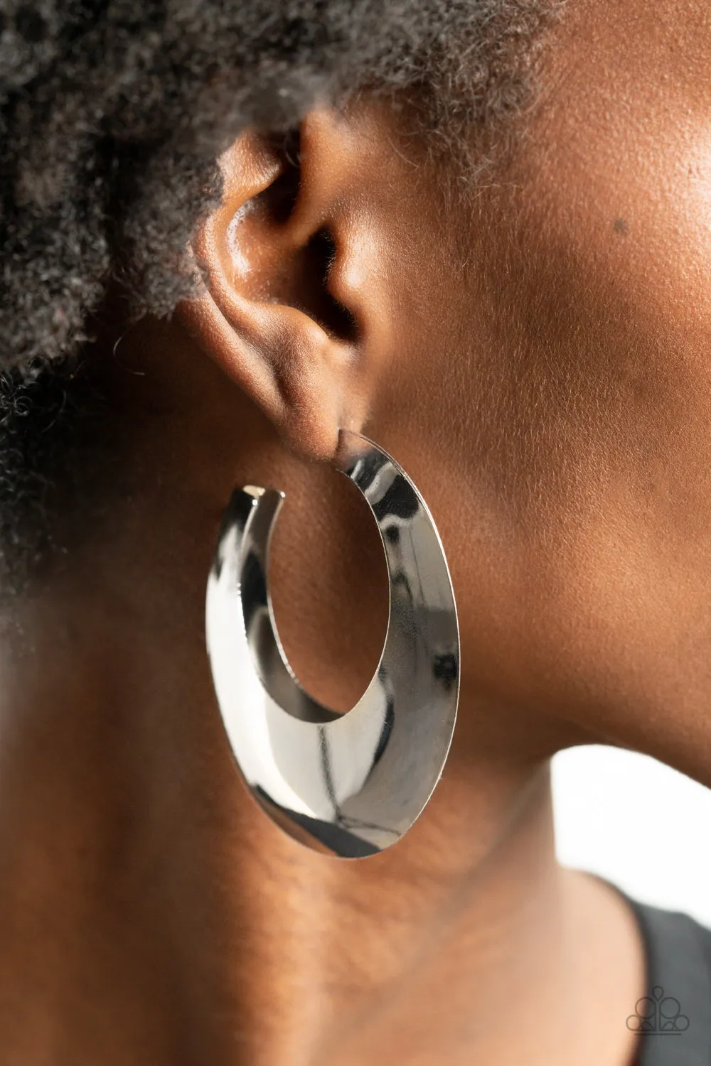 Paparazzi Going OVAL-board - Silver Earrings