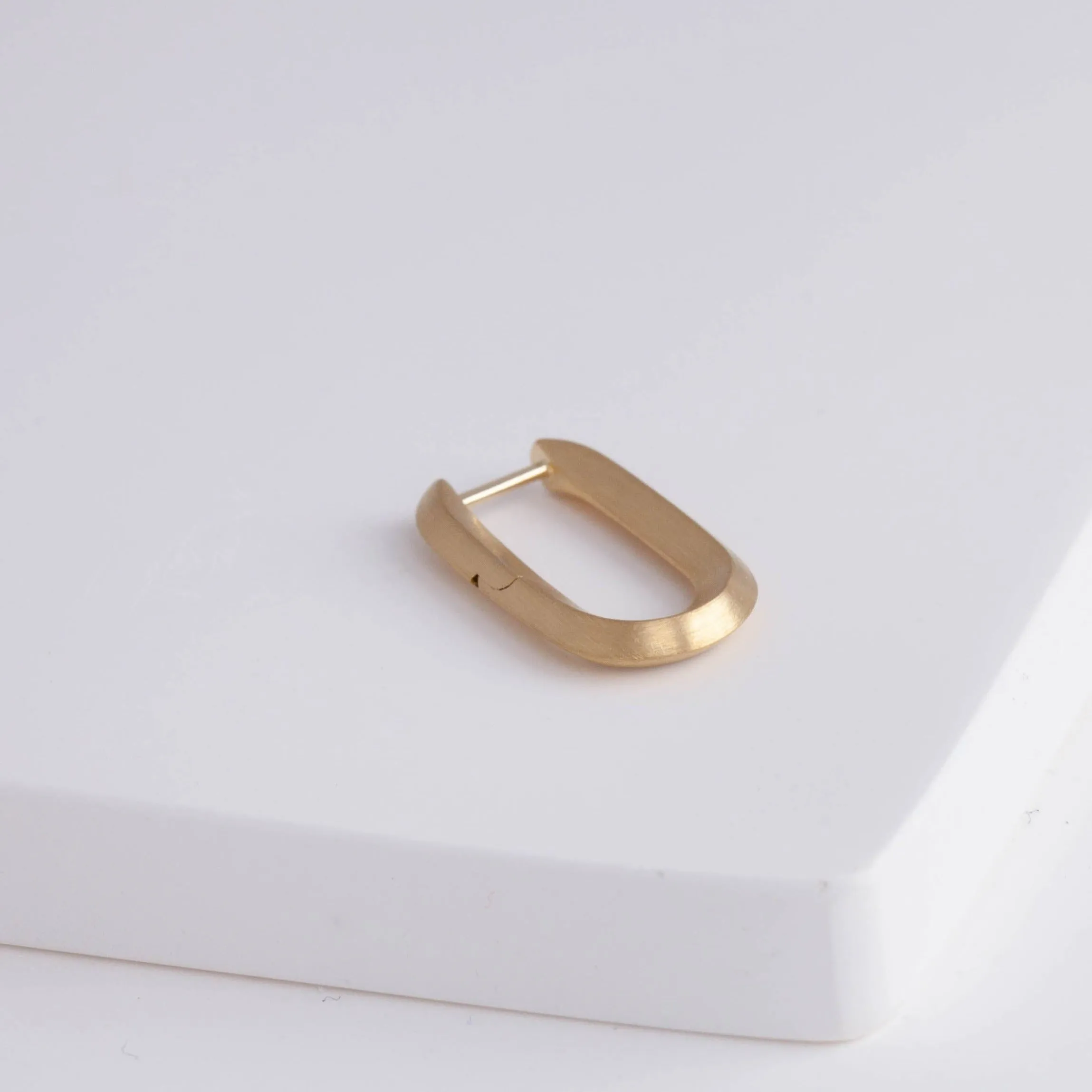Shape oval earring