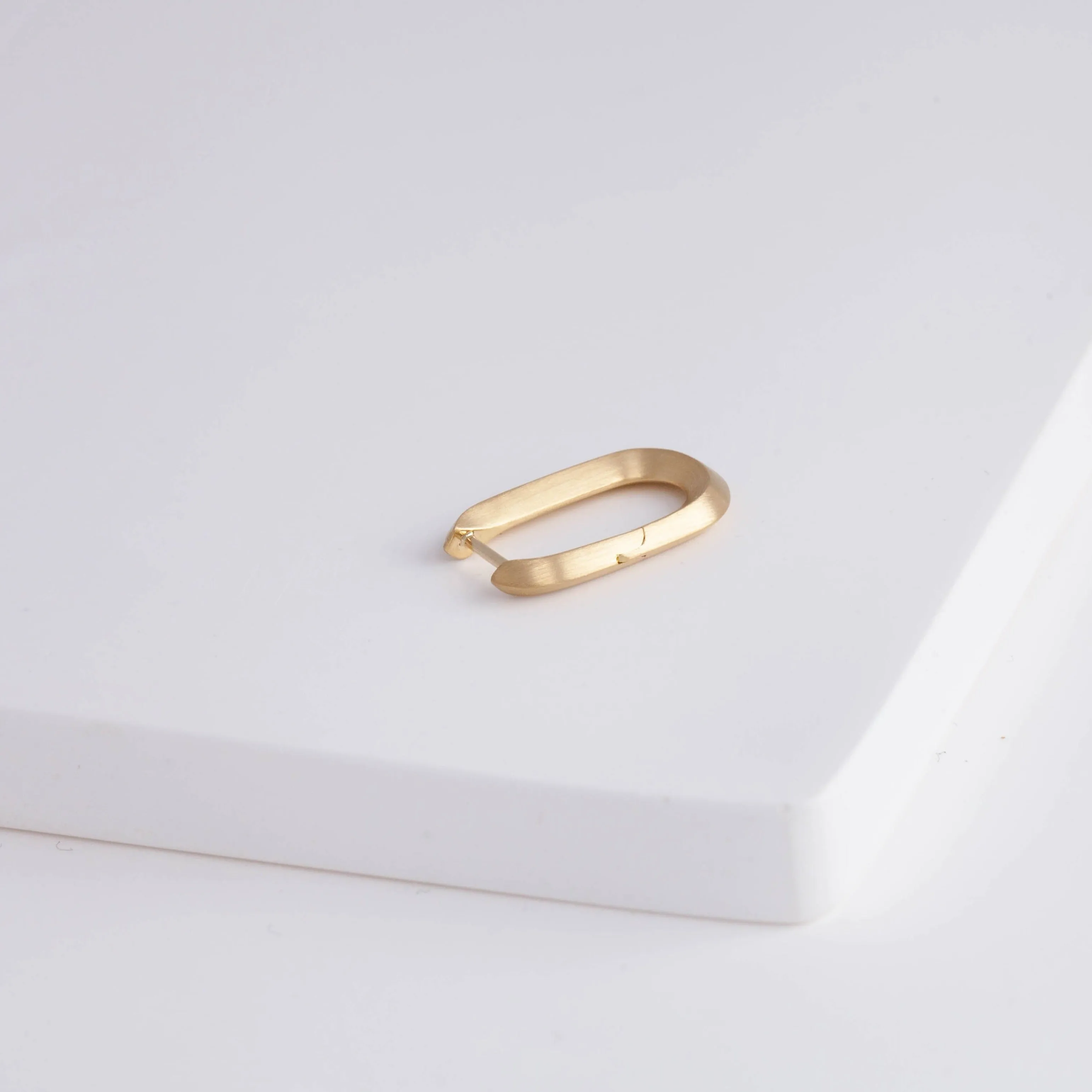 Shape oval earring
