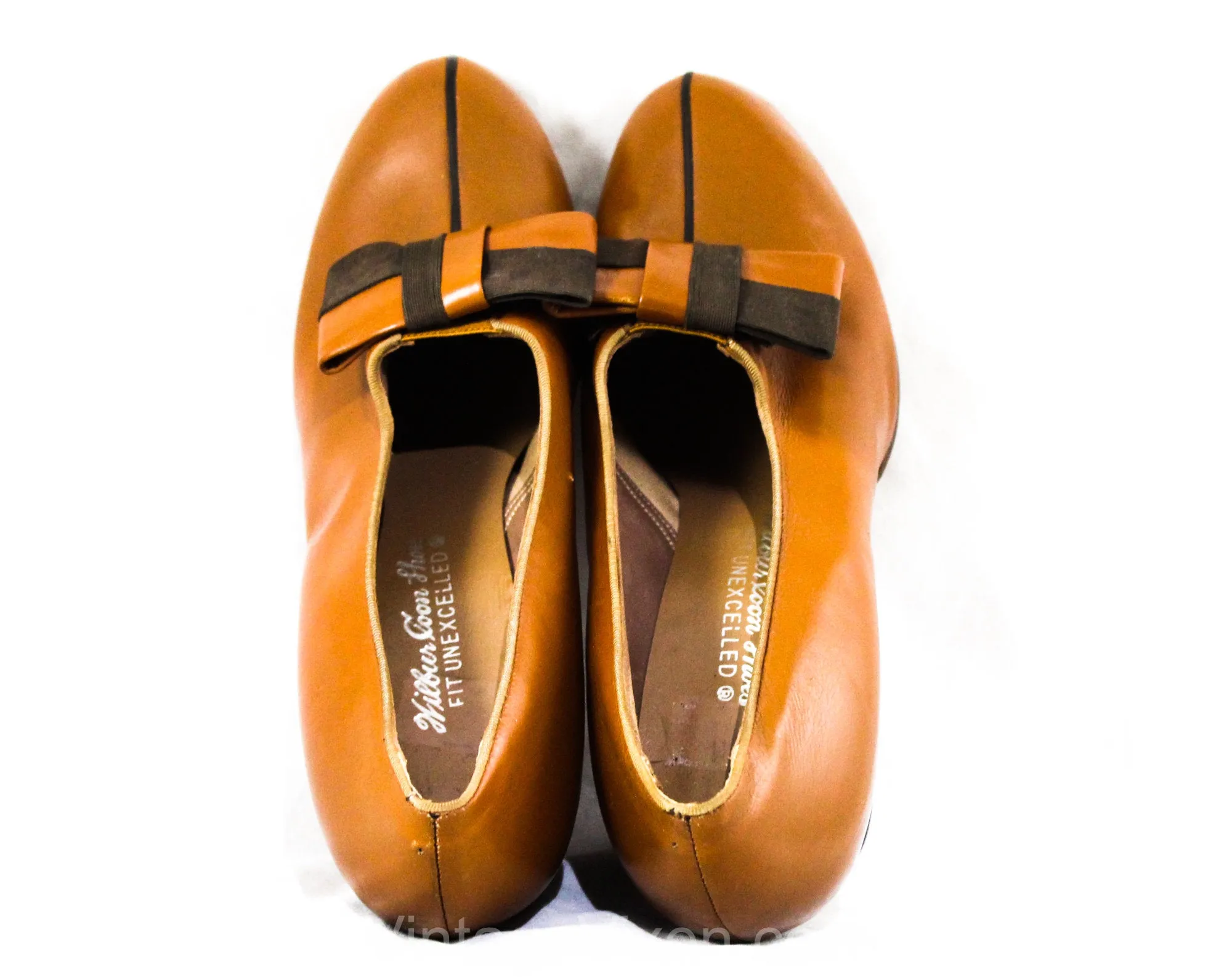 Size 5 Brown 1940s Shoes - Unworn 40s Secretary Style Caramel Tan Leather Pumps - 5 AA Deadstock - Fall Autumn - Swing Era Two Tone Bow