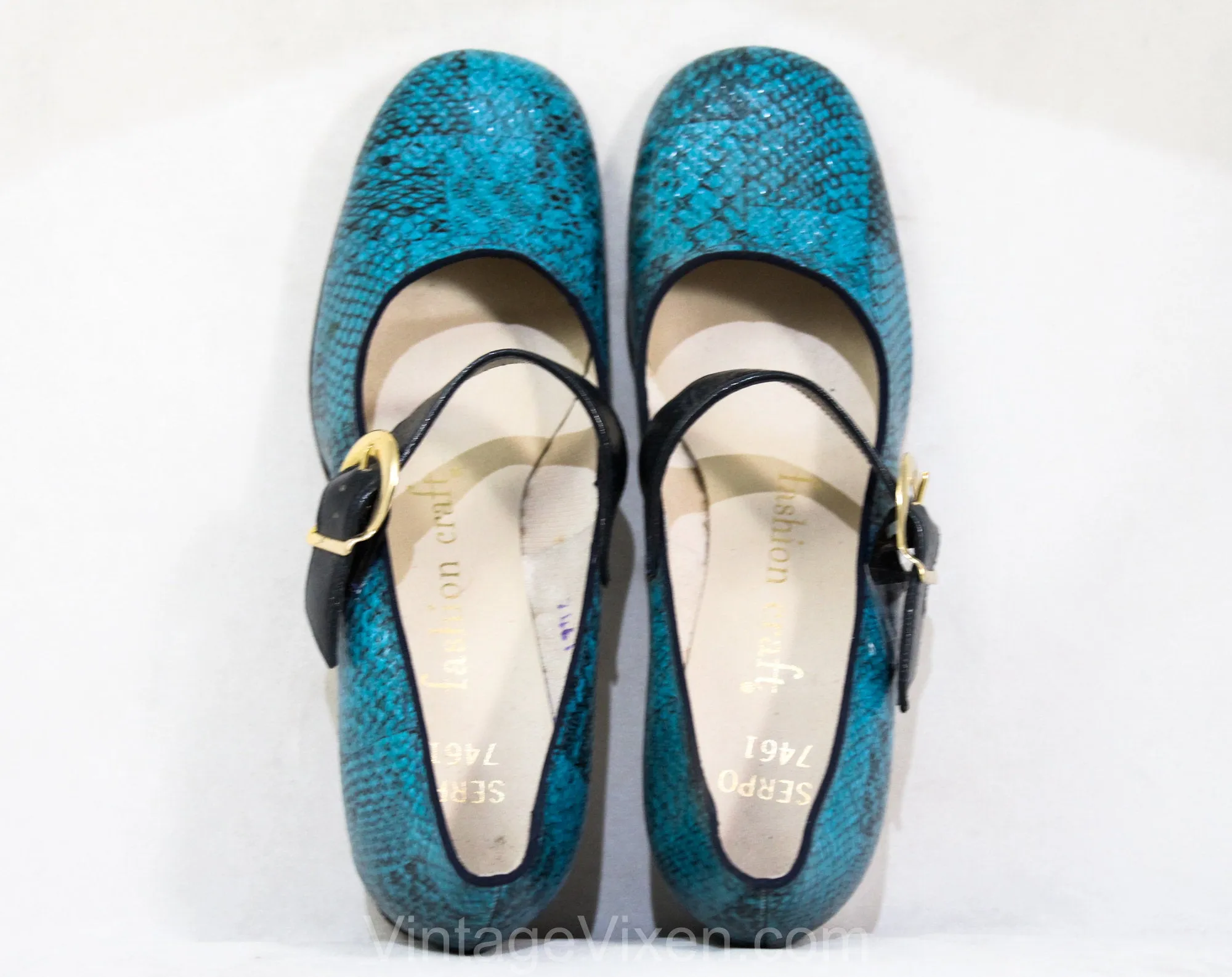 Size 6 Turquoise Shoes - Mod 1960s Faux Snake Skin Pumps with Navy Blue Strap - Terrific Teal Snakeskin Vinyl - 6B - 60s NOS Deadstock
