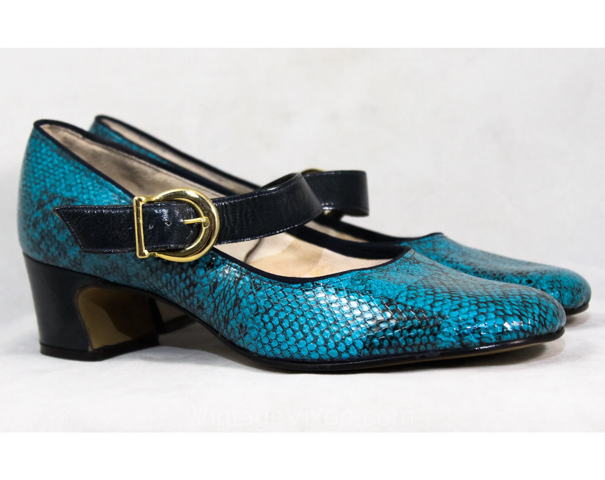 Size 6 Turquoise Shoes - Mod 1960s Faux Snake Skin Pumps with Navy Blue Strap - Terrific Teal Snakeskin Vinyl - 6B - 60s NOS Deadstock