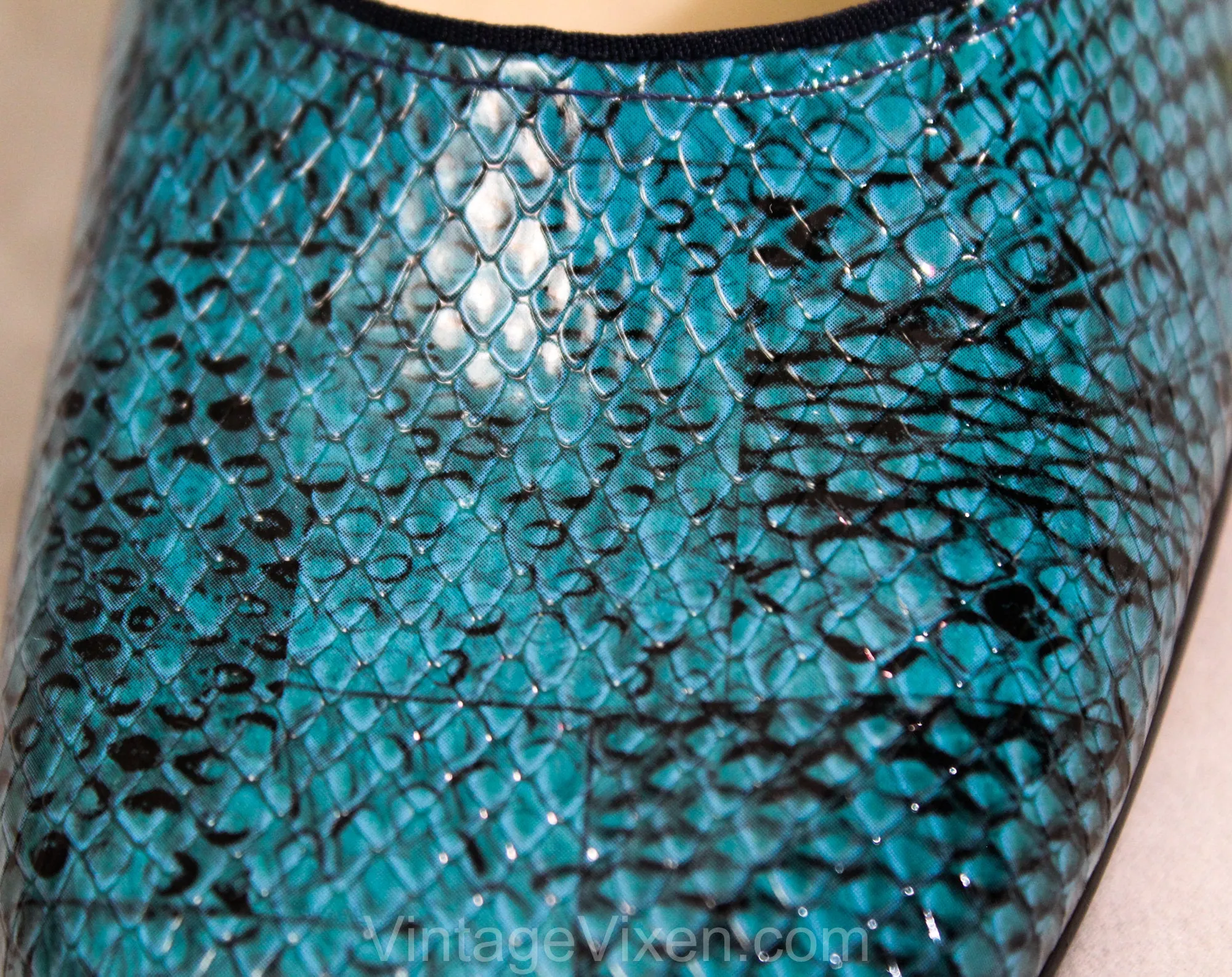 Size 6 Turquoise Shoes - Mod 1960s Faux Snake Skin Pumps with Navy Blue Strap - Terrific Teal Snakeskin Vinyl - 6B - 60s NOS Deadstock