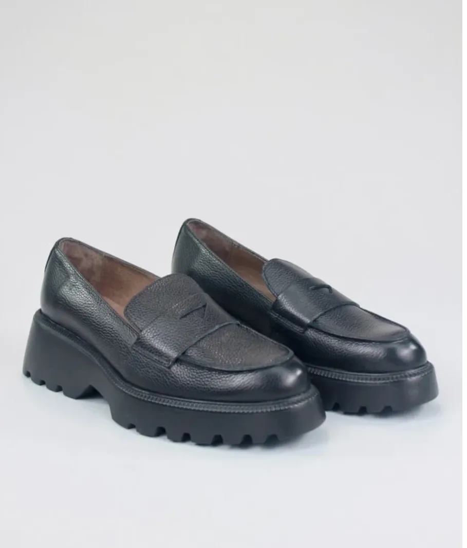 Wonders C-7202 Black pebbled leather loafer